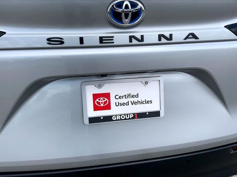 Used 2025 Toyota Sienna XLE w/ XLE Plus Package FWD image 10