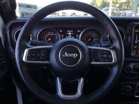 Used 2022 Jeep Wrangler Unlimited Sahara image 23