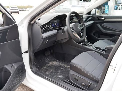 New 2025 Volkswagen Jetta SE FWD image 7