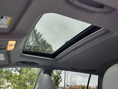 Used 2012 Toyota Highlander Limited w/ Tow Pkg image 30