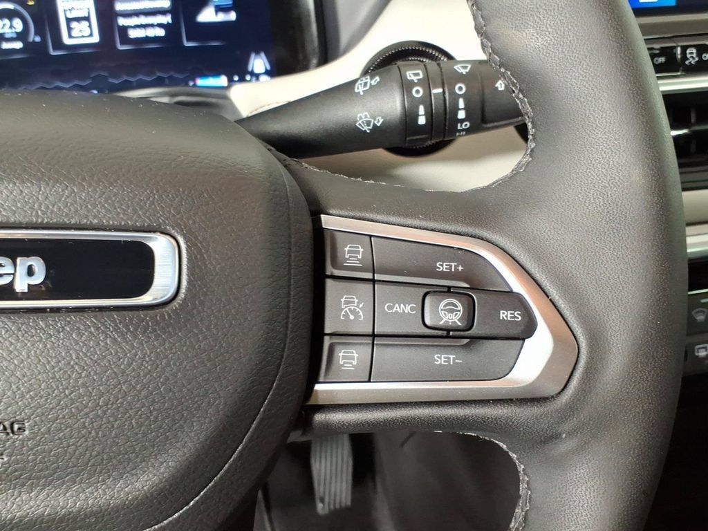 Used 2025 Jeep Compass Limited w/ Elite Group AWD/4WD image 17