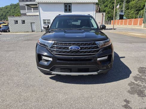 Used 2020 Ford Explorer XLT w/ Equipment Group 202A AWD/4WD image 3