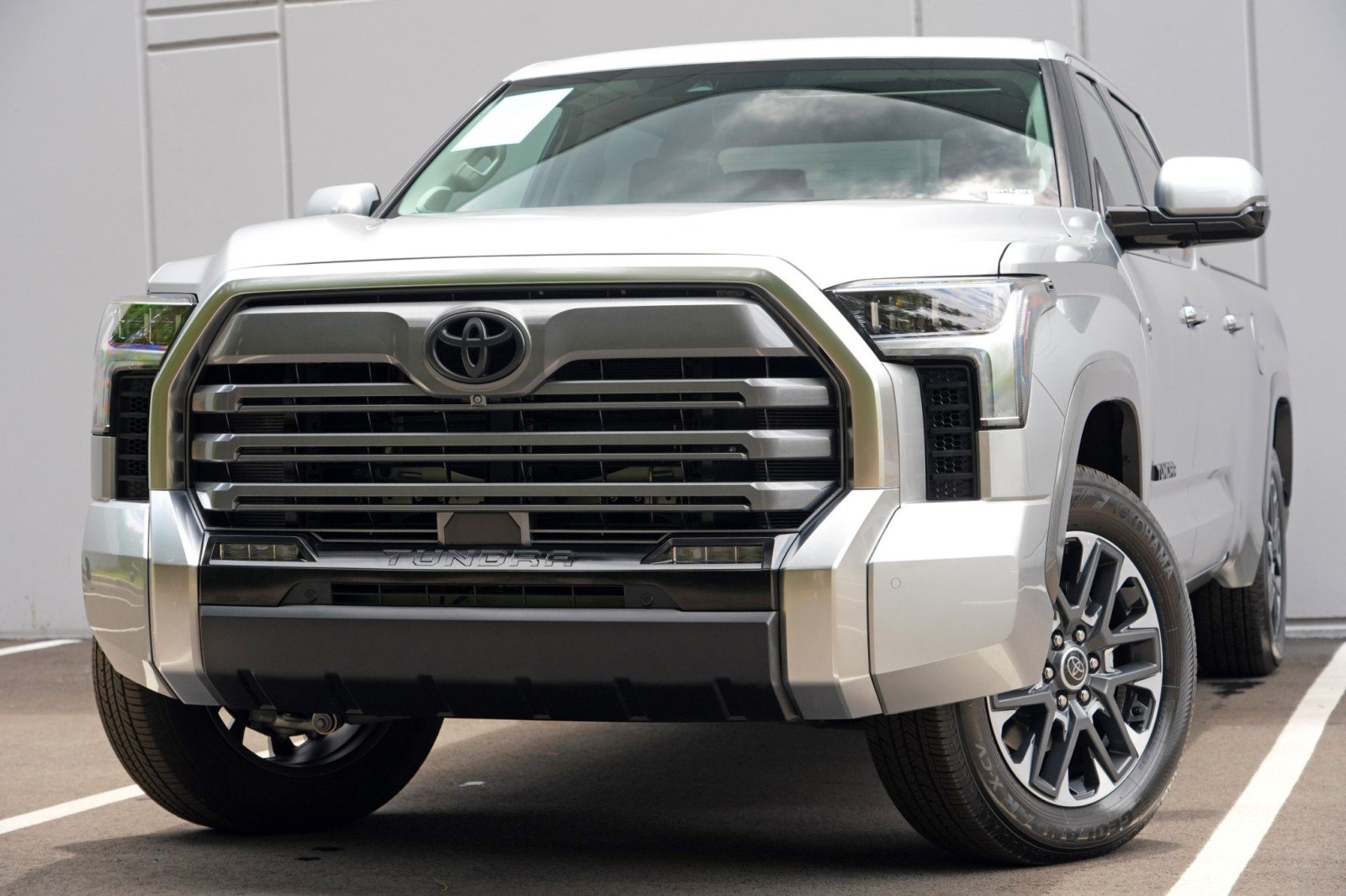 Used 2022 Toyota Tundra Limited AWD/4WD image 3