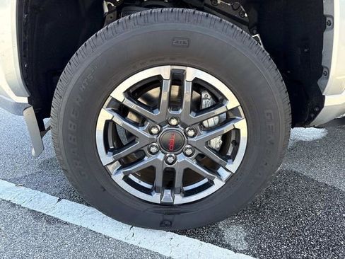 Used 2024 Toyota Tacoma TRD Sport image 32