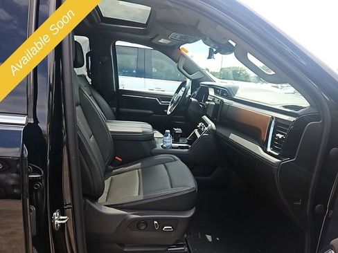 Used 2023 GMC Sierra 1500 Denali w/ Technology Package AWD/4WD image 8