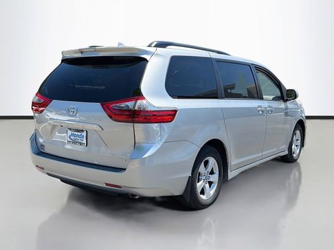 Used 2020 Toyota Sienna LE FWD image 5