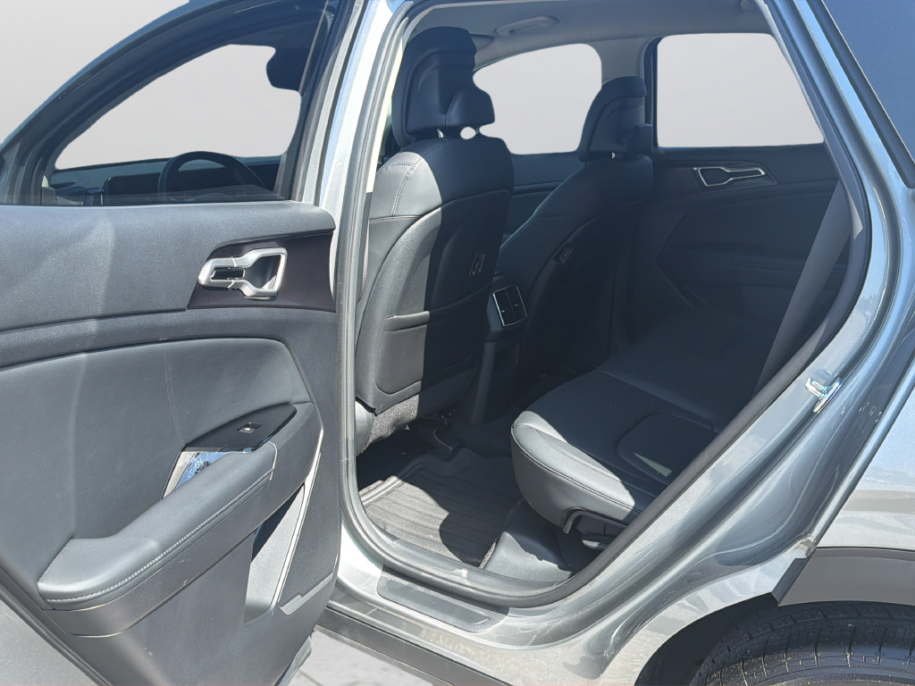 Used 2024 Kia Sportage EX FWD image 29