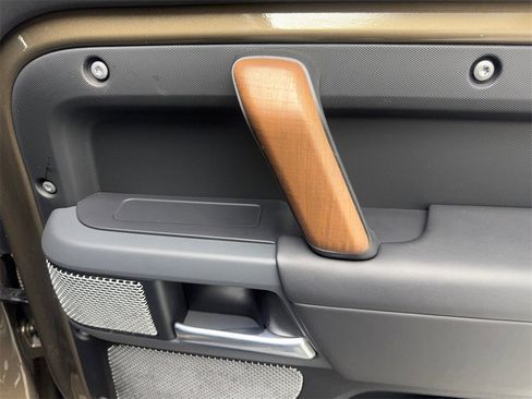 Used 2023 Land Rover Defender 130 X-Dynamic SE image 47