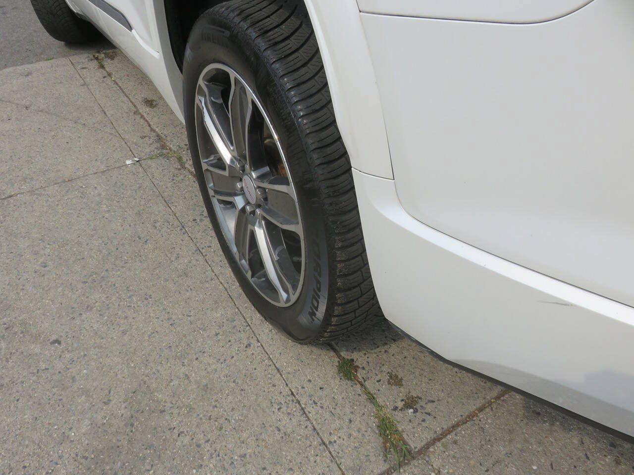 Used 2019 GMC Acadia Denali w/ Technology Package AWD/4WD image 37