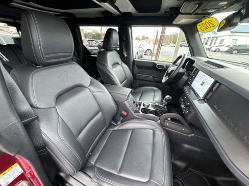Used 2025 Ford Bronco Badlands image 25