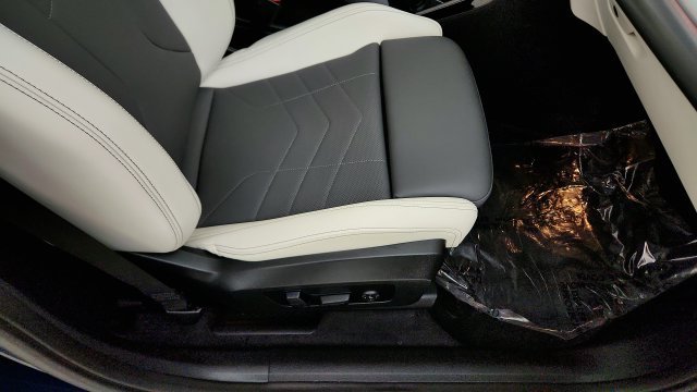 Used 2026 BMW X1 xDrive28i AWD/4WD image 34