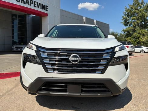 Used 2025 Nissan Rogue SV FWD image 3