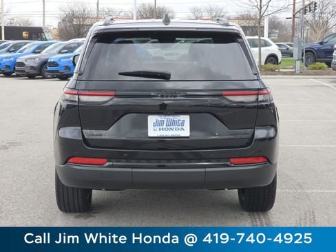 Used 2023 Jeep Grand Cherokee Limited w/ Black Appearance Package image 16