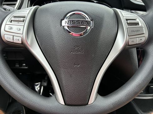 Used 2015 Nissan Rogue SV AWD/4WD image 9