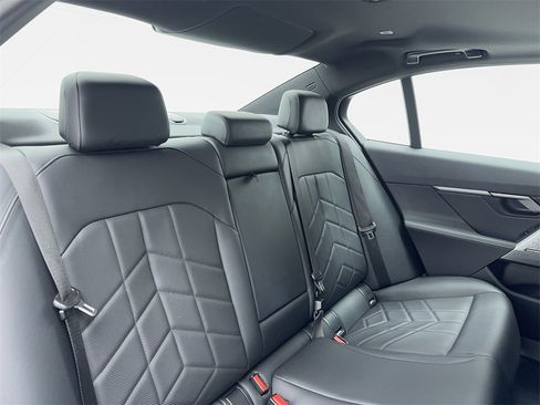 Used 2025 BMW 530i image 48