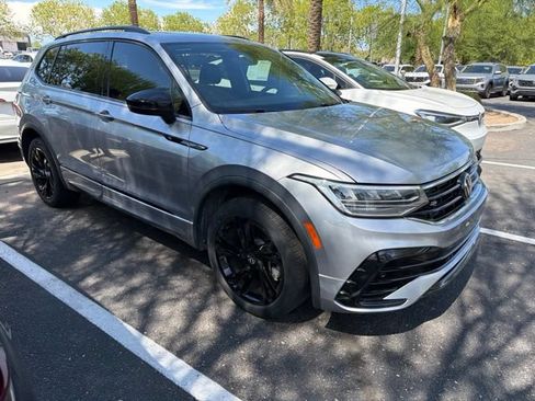 Used 2024 Volkswagen Tiguan SE R-Line FWD image 2