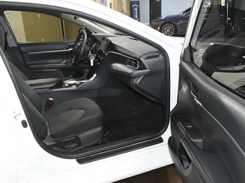 Used 2021 Toyota Camry LE image 48