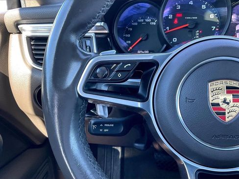 Used 2017 Porsche Macan Base image 10