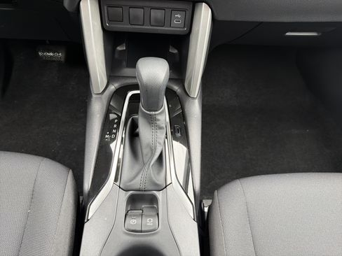 Used 2024 Toyota Corolla Cross LE image 20