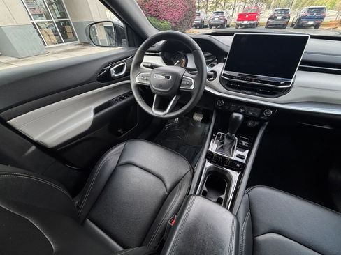 Used 2025 Jeep Compass Limited image 38