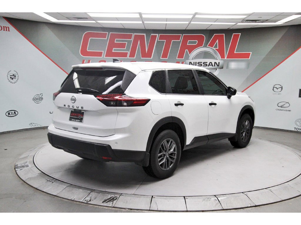 Certified 2025 Nissan Rogue S FWD image 5