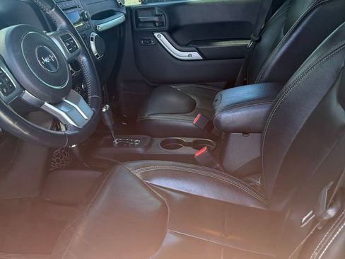 Used 2016 Jeep Wrangler Unlimited Rubicon AWD/4WD image 9