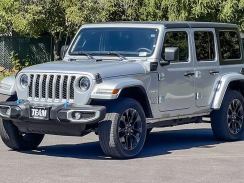 Used 2023 Jeep Wrangler Unlimited Sahara image 7