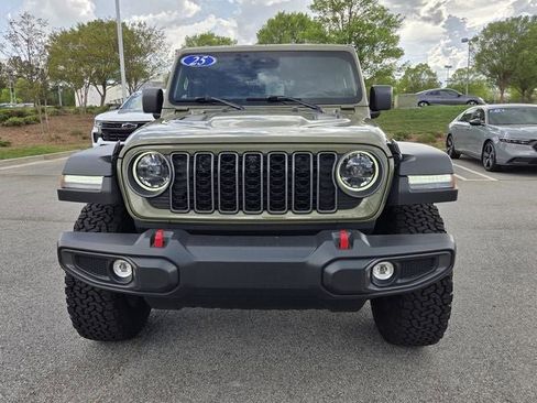 Used 2025 Jeep Wrangler Unlimited Rubicon AWD/4WD image 8