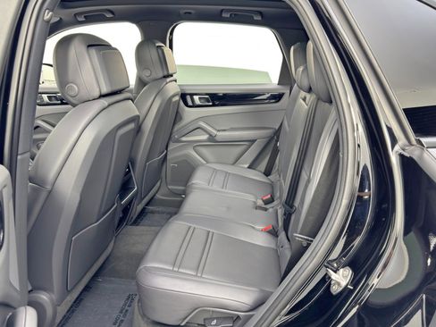 Used 2022 Porsche Cayenne Platinum Edition image 42