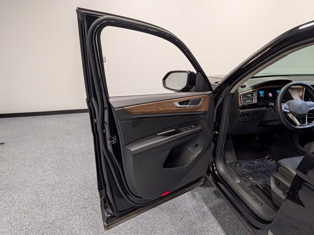 Used 2024 Volkswagen Atlas SE AWD/4WD image 9