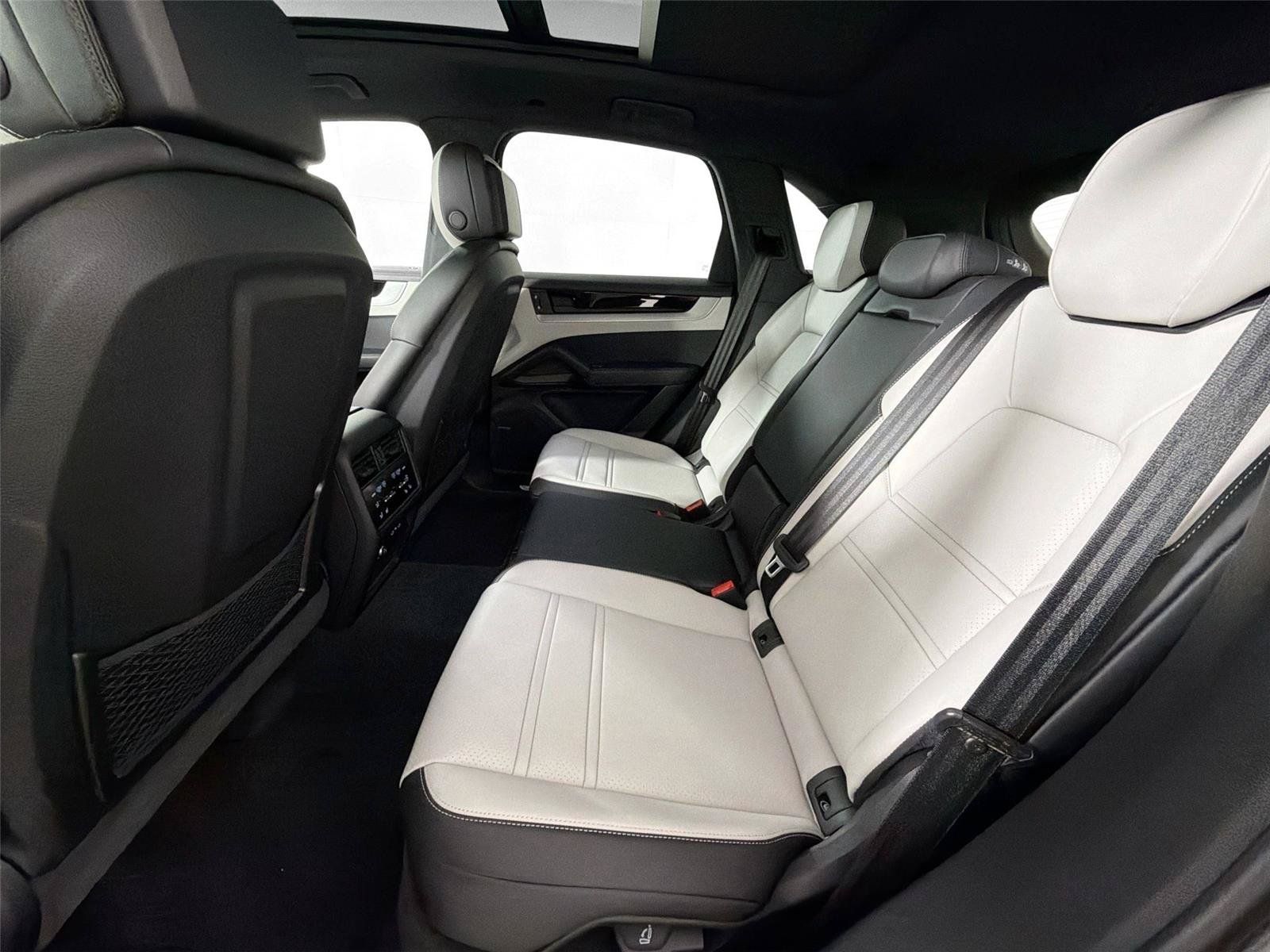 Certified 2026 Porsche Cayenne AWD/4WD image 25