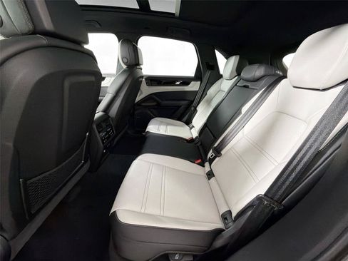 Certified 2026 Porsche Cayenne AWD/4WD image 25