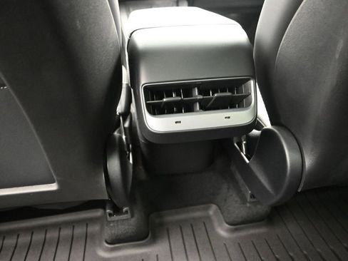 Used 2024 Tesla Model Y Long Range image 19