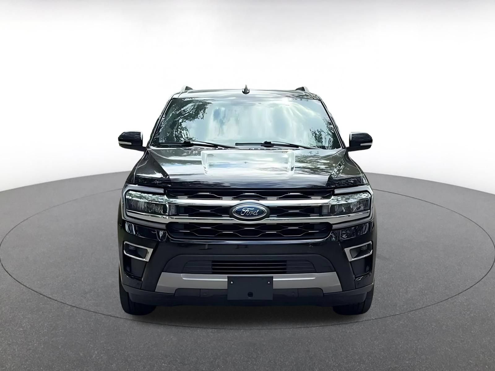 Used 2024 Ford Expedition Limited AWD/4WD image 4