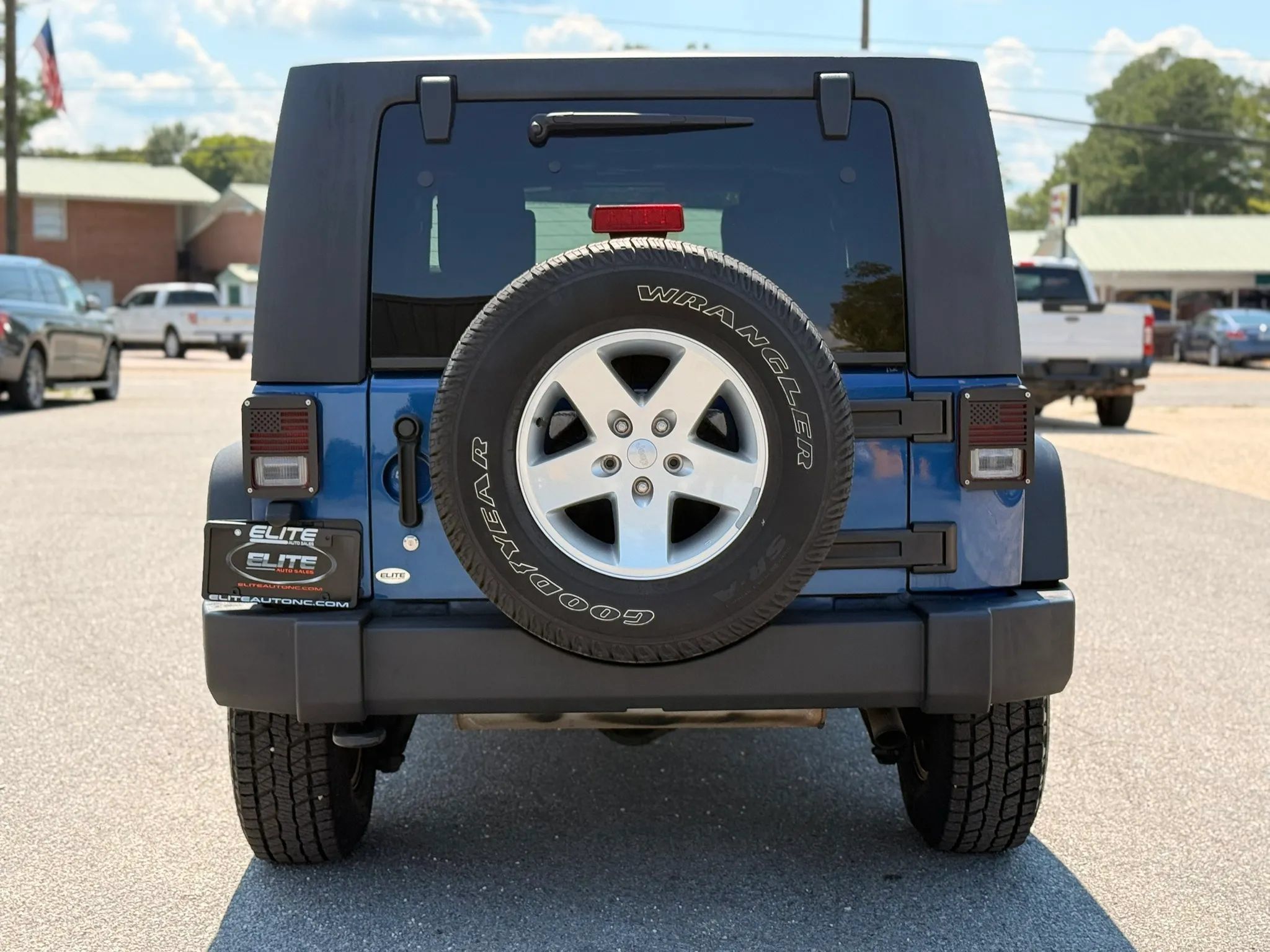 Used 2010 Jeep Wrangler Unlimited Sport AWD/4WD image 8