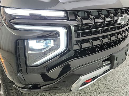 Used 2025 Chevrolet Suburban Z71 AWD/4WD image 35