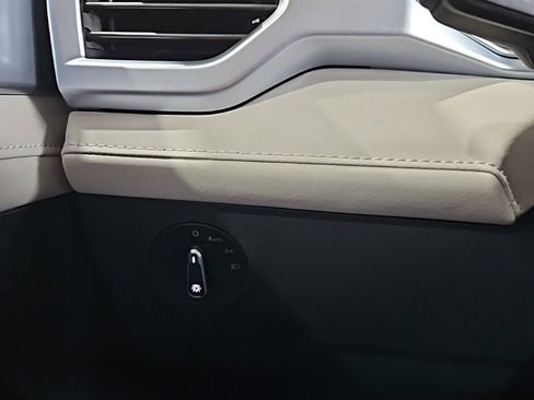 New 2026 Volkswagen Taos SE image 34