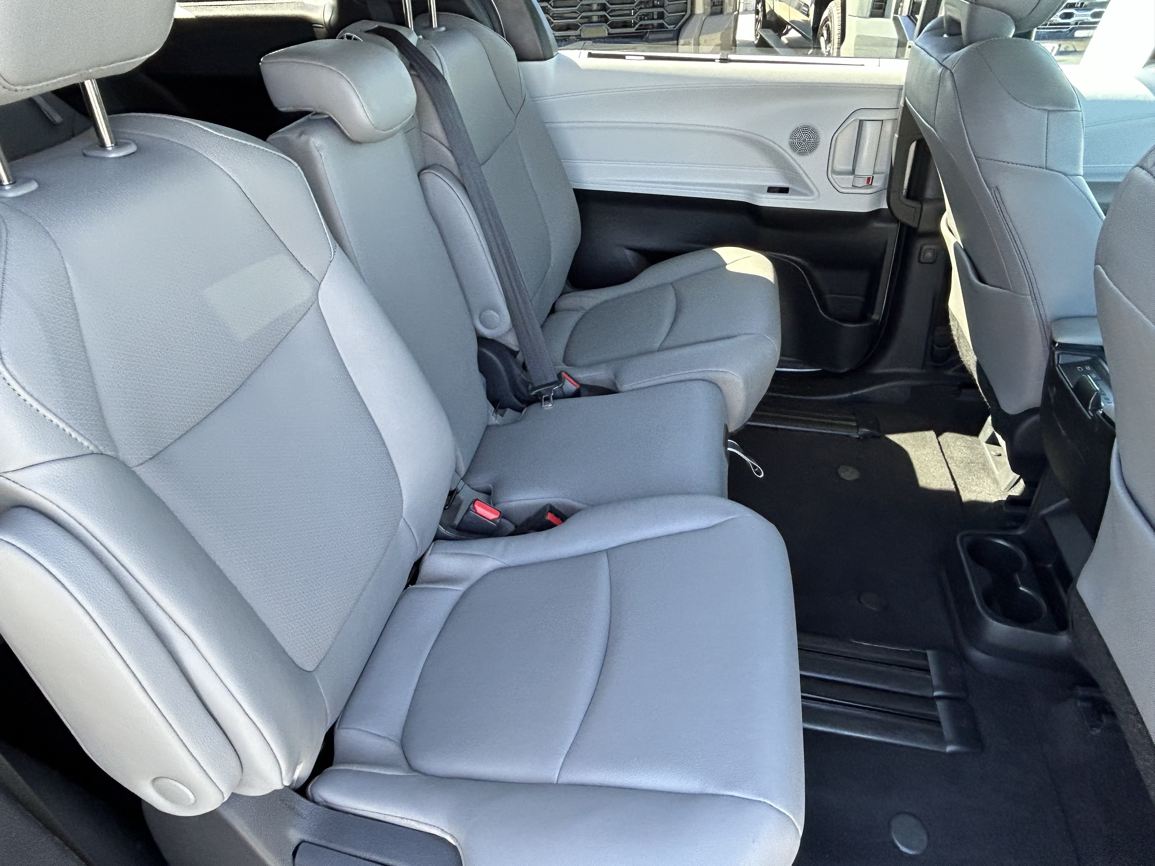 Certified 2026 Toyota Sienna XLE FWD image 13
