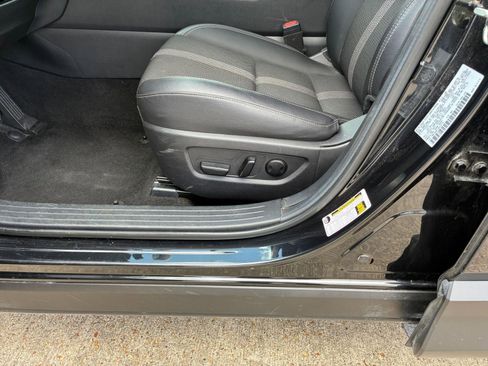 Used 2025 MAZDA CX-50 AWD 2.5 S w/ Preferred Package image 18