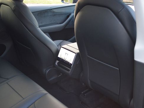 Used 2026 Tesla Model Y 2WD image 34