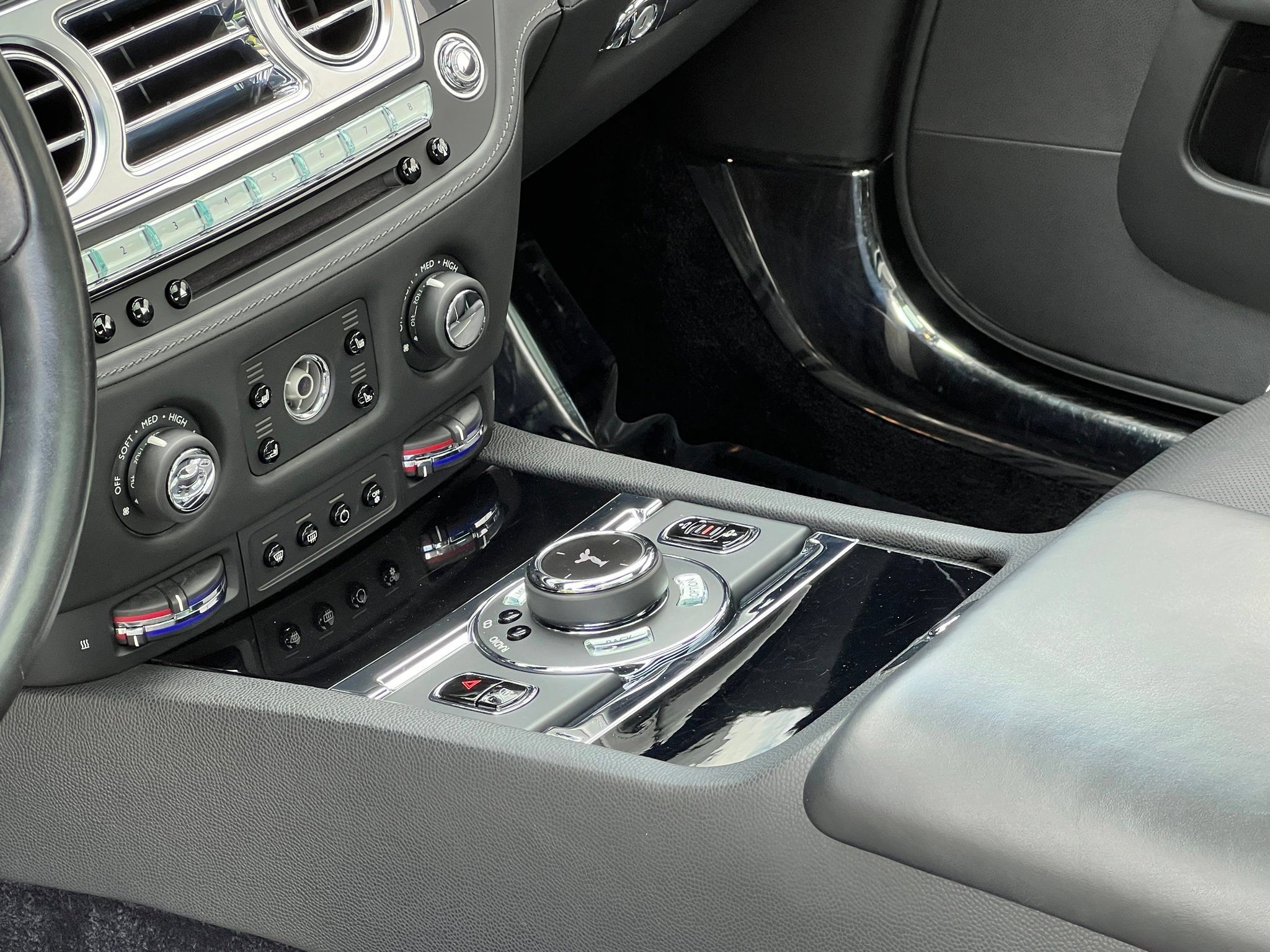 Used 2015 Rolls-Royce Wraith RWD image 25