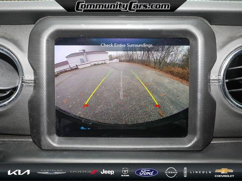 Used 2023 Jeep Wrangler Sahara w/ Cold Weather Group image 18