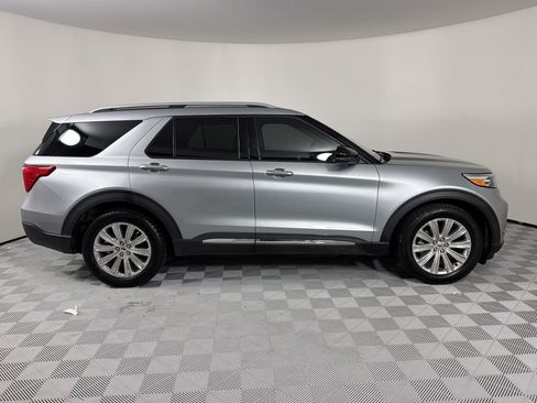 Used 2022 Ford Explorer Limited w/ Equipment Group 301A RWD image 8