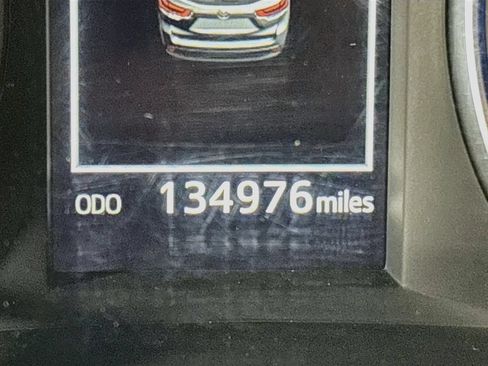 Used 2019 Toyota Highlander XLE AWD/4WD image 14