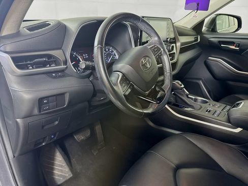Used 2020 Toyota Highlander XLE AWD/4WD image 9
