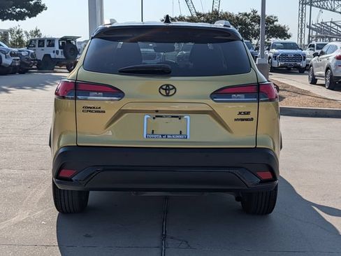 Used 2024 Toyota Corolla Cross AWD Hybrid w/ Convenience Package image 7