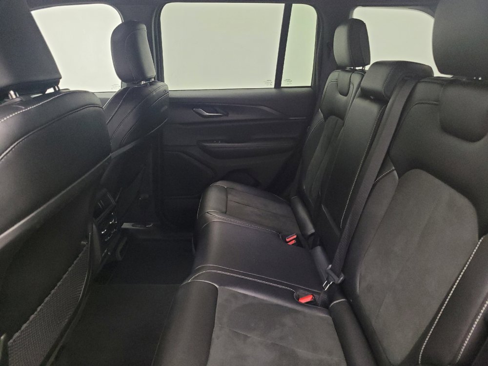 Used 2023 Jeep Grand Cherokee Altitude AWD/4WD image 18