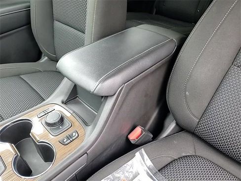 Used 2023 GMC Acadia SLE w/ Driver Convenience Package image 20