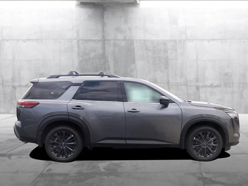 New 2026 Nissan Pathfinder SL w/ SL Premium Package AWD/4WD image 5