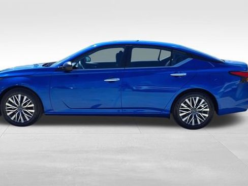 Used 2025 Nissan Altima 2.5 SV image 4